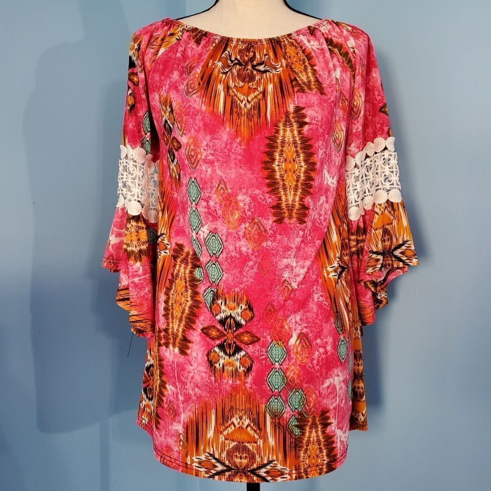 WinWin Abstract Lace Detail Pinwheel Sleeve Tunic